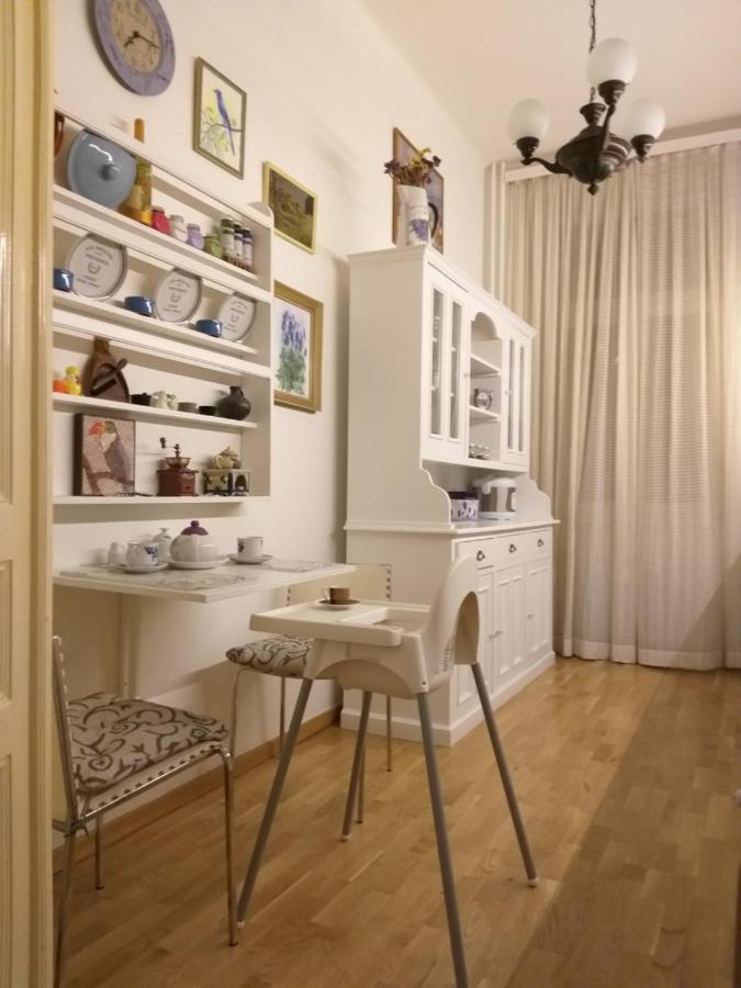 קרלובי וארי Retro Big Apartment With Two Balconies And Lift מראה חיצוני תמונה