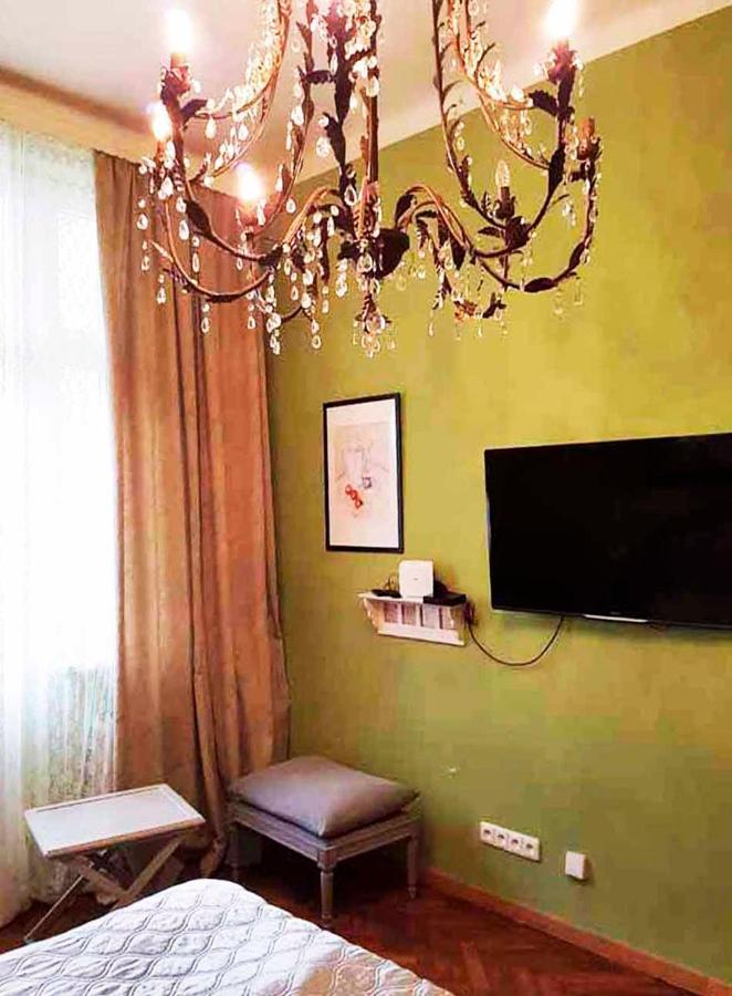 קרלובי וארי Retro Big Apartment With Two Balconies And Lift מראה חיצוני תמונה