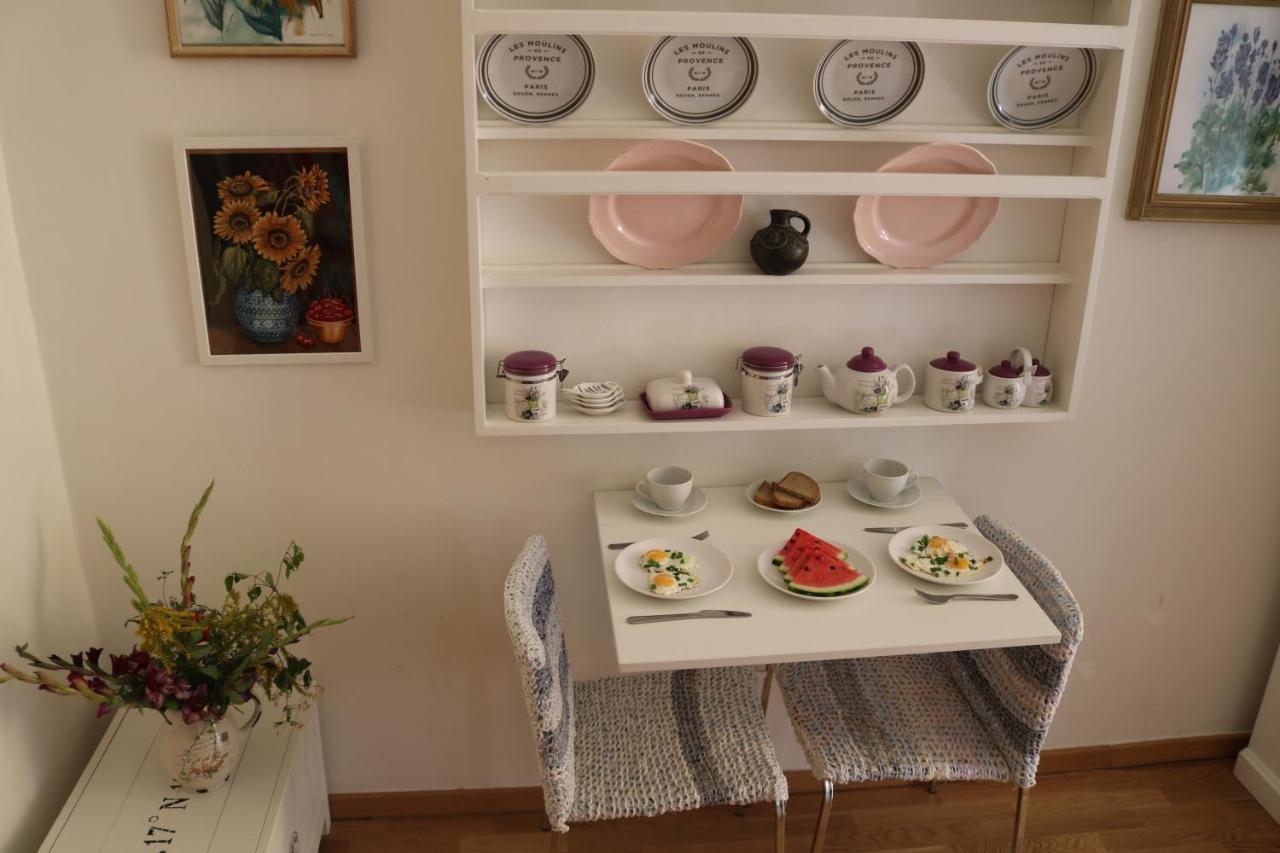 קרלובי וארי Retro Big Apartment With Two Balconies And Lift מראה חיצוני תמונה